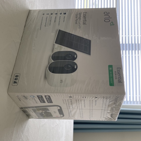 Arlo Essential Spotlight Camera | Wire-Free, 1080p Video | Color Night Vision - Picture 3 of 15